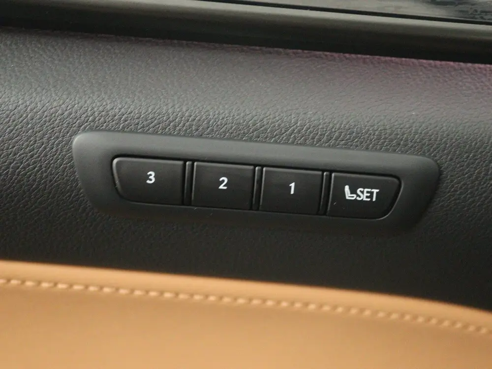 Lexus NX 450h+ AWD Launch Edition uit 2022, foto 6