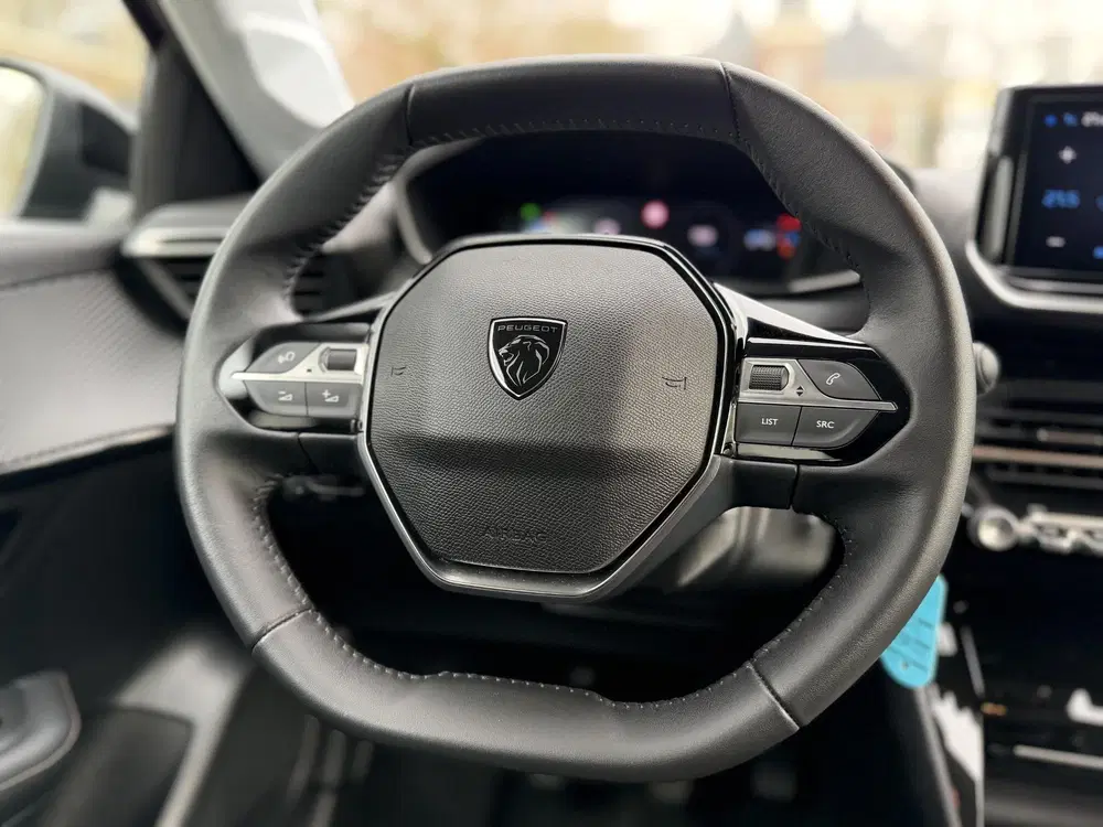 Peugeot 208 1.2 PureTech 100 Allure uit 2025, foto 8