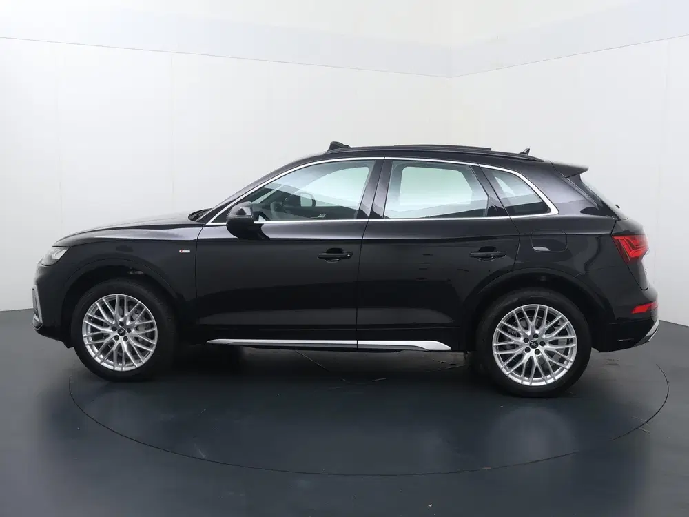 Audi Q5 55 TFSI e S edition Competition uit 2024, foto 2