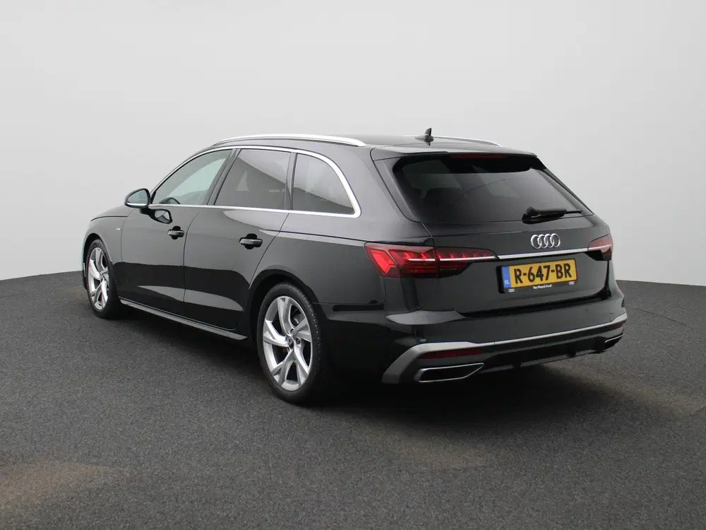 Audi A4 40 TFSI 204pk S edition uit 2022, foto 2