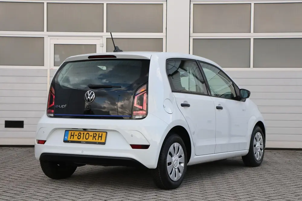 Volkswagen E-up! 82 pk | SoH 94,7 % | Climatronic | Parkeers uit 2020, foto 2
