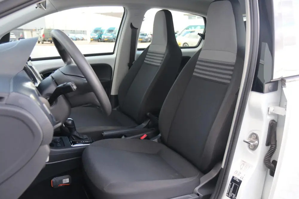 Volkswagen E-up! 82 pk | SoH 94,7 % | Climatronic | Parkeers uit 2020, foto 4