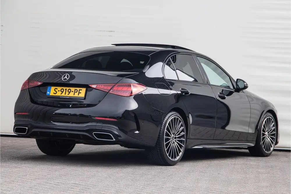 Mercedes-Benz C-Klasse 200 AMG Nightpack uit 2022, foto 2