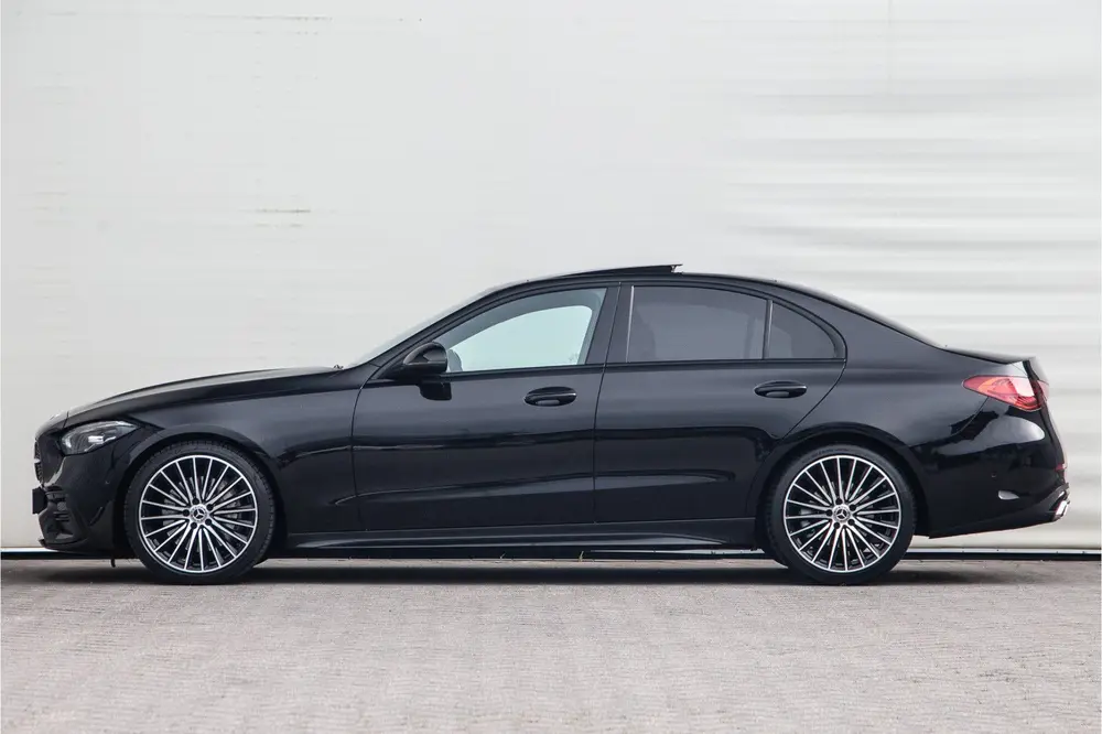 Mercedes-Benz C-Klasse 200 AMG Nightpack uit 2022, foto 4