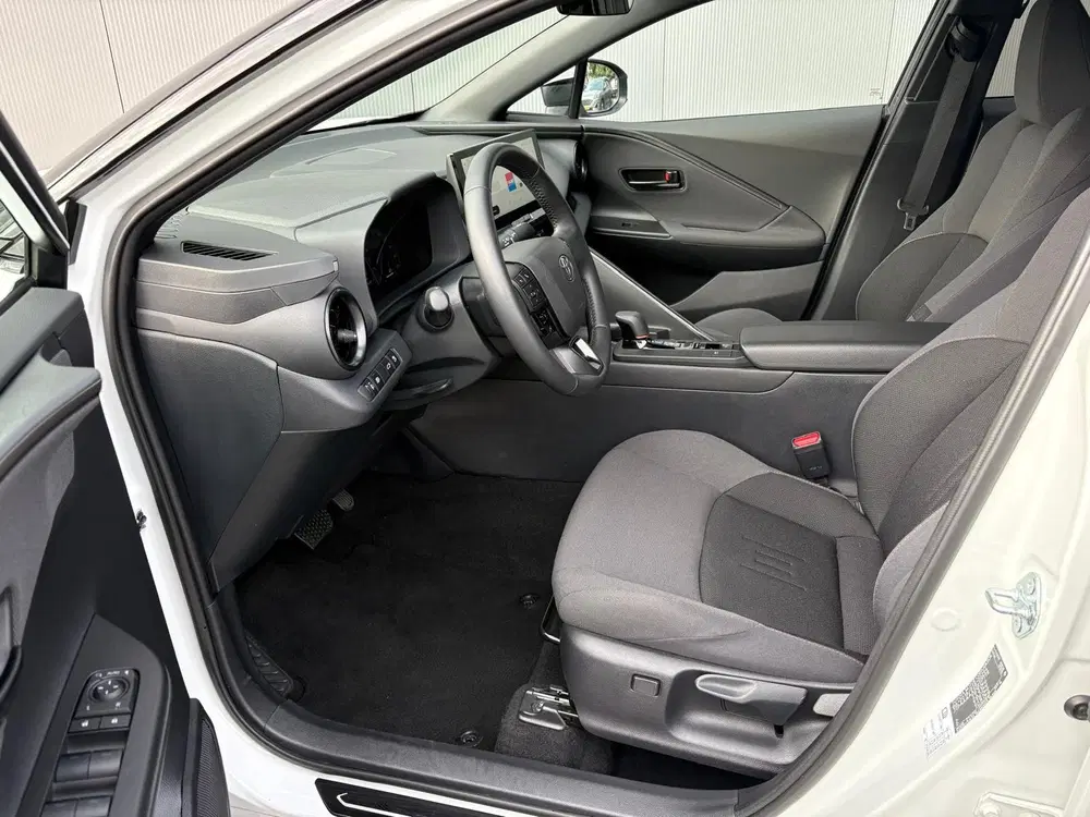 Toyota C-Hr 1.8 Hybrid 140PK First Edition Bi-Tone uit 2025, foto 6