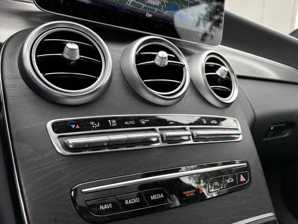 Mercedes-Benz C-Klasse 300 e AMG uit 2021, foto 17