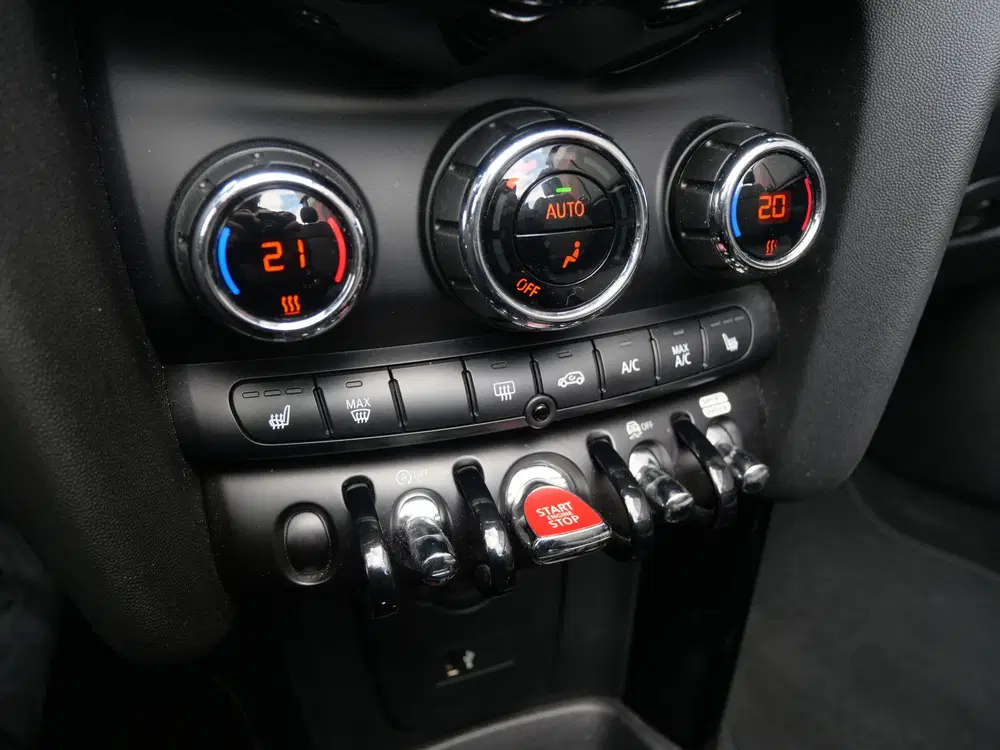Mini Cabrio 1.5 COOPER uit 2022, foto 16