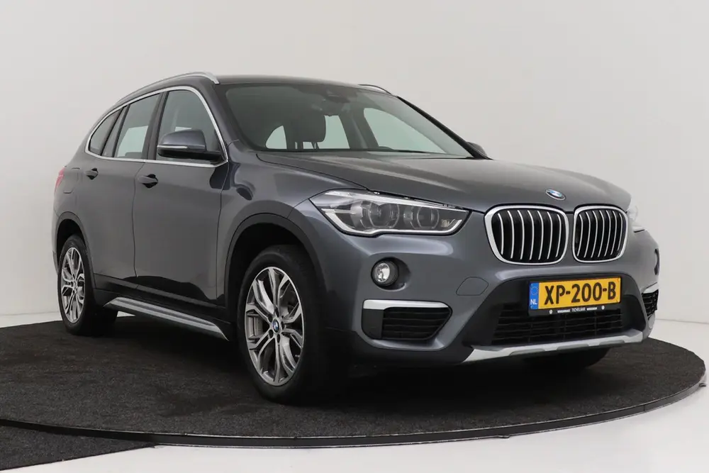 BMW X1 SDrive20i Orange Edition III | Org NL | Leer | Camera uit 2019, foto 12