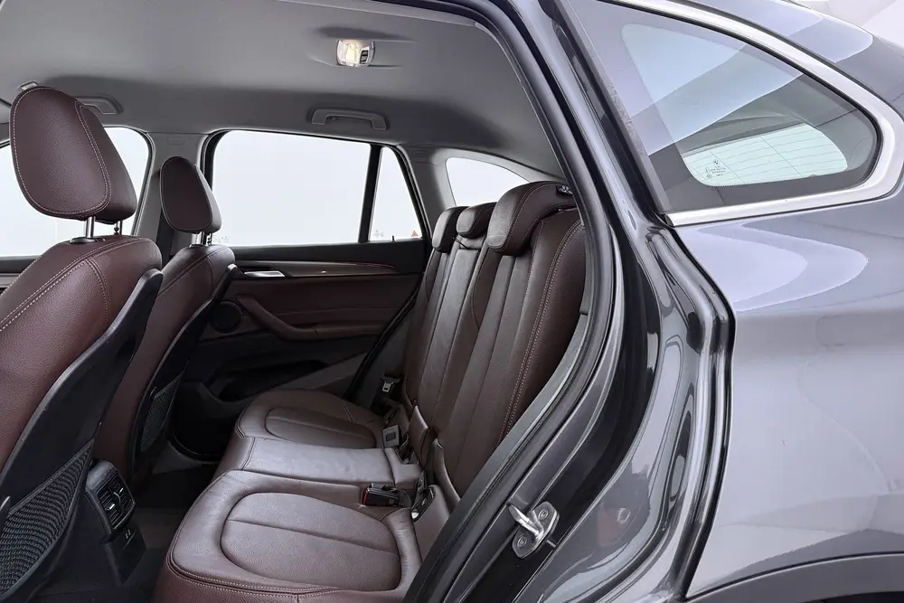 BMW X1 SDrive20i Orange Edition III | Org NL | Leer | Camera uit 2019, foto 18