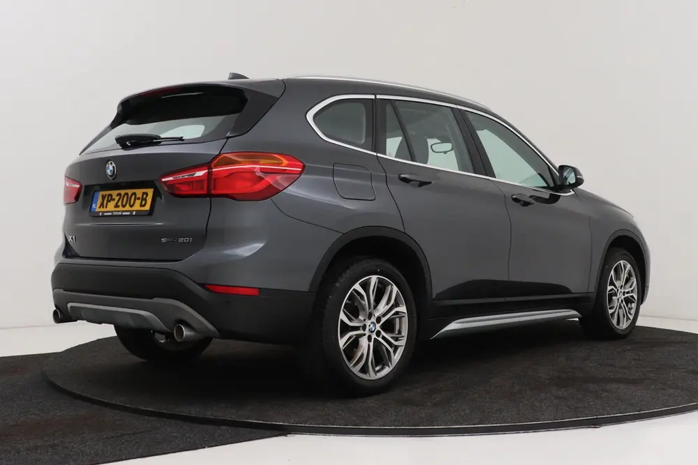 BMW X1 SDrive20i Orange Edition III | Org NL | Leer | Camera uit 2019, foto 2