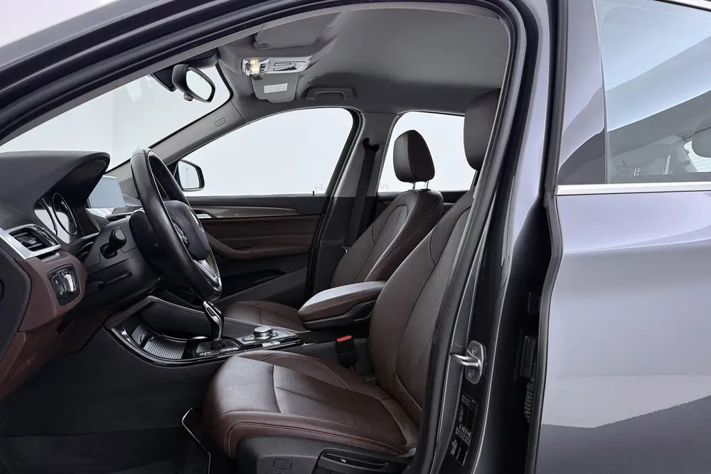BMW X1 SDrive20i Orange Edition III | Org NL | Leer | Camera uit 2019, foto 3