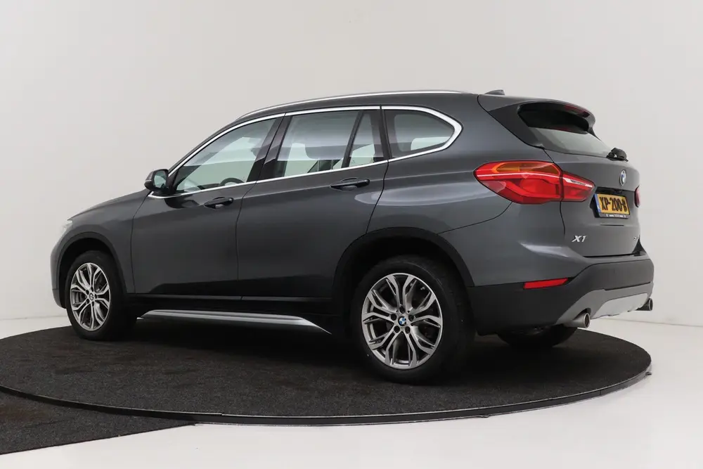 BMW X1 SDrive20i Orange Edition III | Org NL | Leer | Camera uit 2019, foto 6