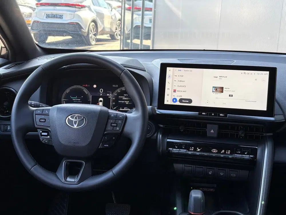 Toyota C-Hr 1.8 Hybrid 140PK First Edition Bi-Tone uit 2025, foto 14