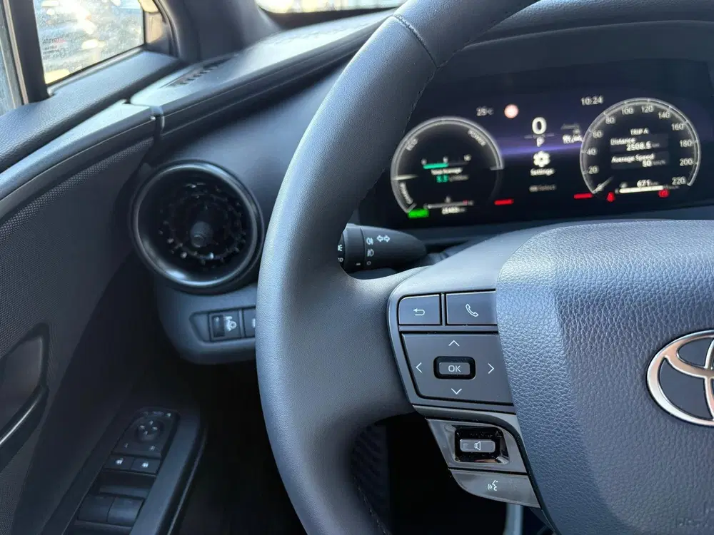 Toyota C-Hr 1.8 Hybrid 140PK First Edition Bi-Tone uit 2025, foto 15