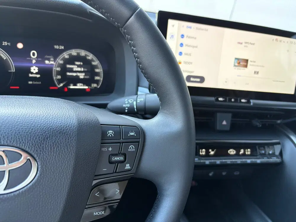 Toyota C-Hr 1.8 Hybrid 140PK First Edition Bi-Tone uit 2025, foto 16