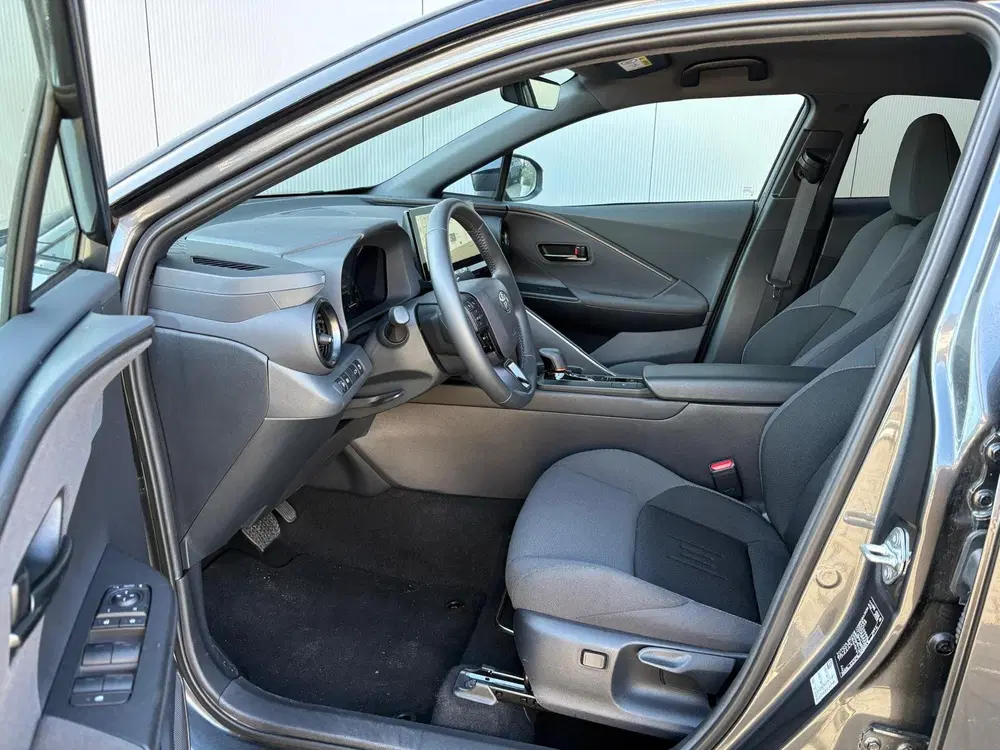 Toyota C-Hr 1.8 Hybrid 140PK First Edition Bi-Tone uit 2025, foto 6