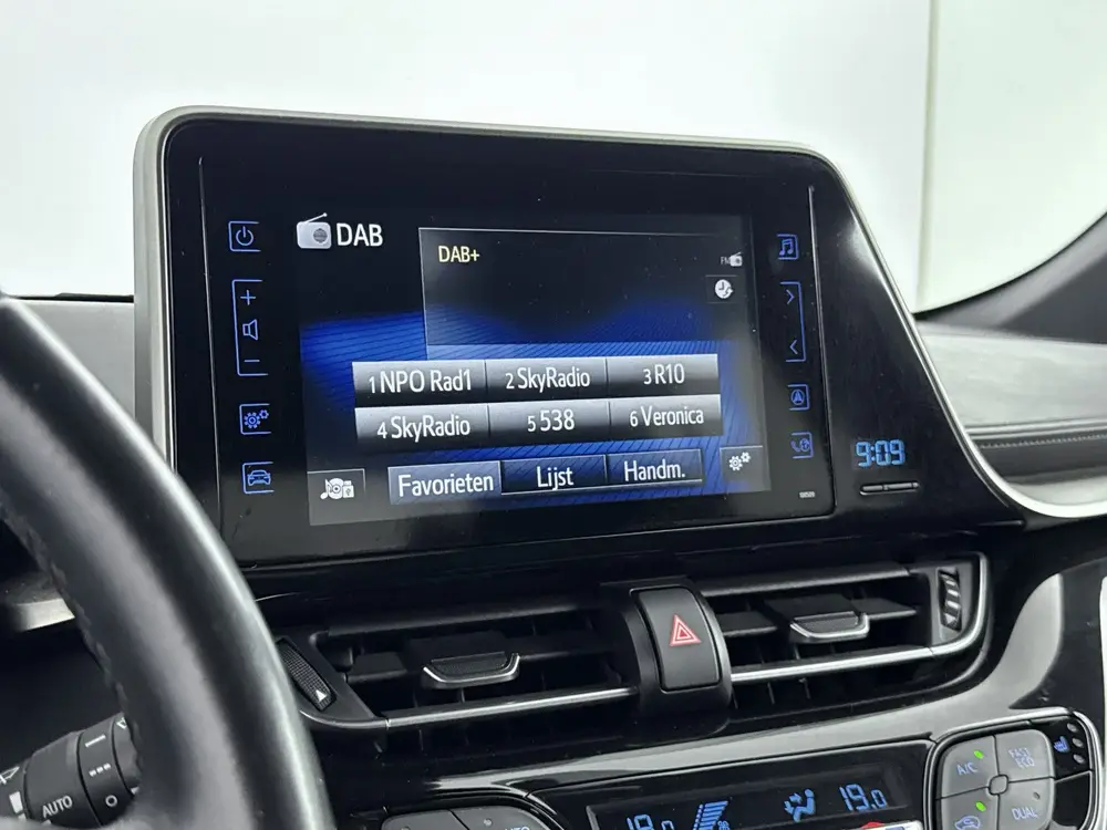 Toyota C-Hr 1.8 Hybrid Dynamic | NL Auto | Navigatie | Stoel uit 2019, foto 7