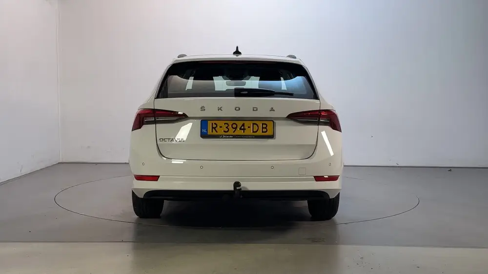 Skoda Octavia 1.0 TSI 110pk Ambition Navigatie Trekhaa uit 2022, foto 10