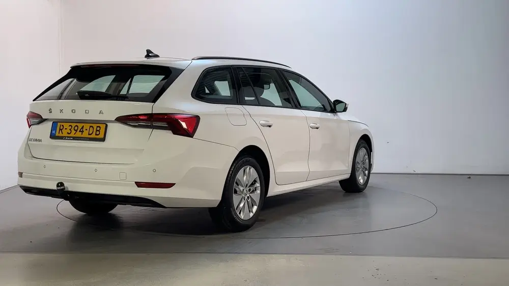Skoda Octavia 1.0 TSI 110pk Ambition Navigatie Trekhaa uit 2022, foto 3