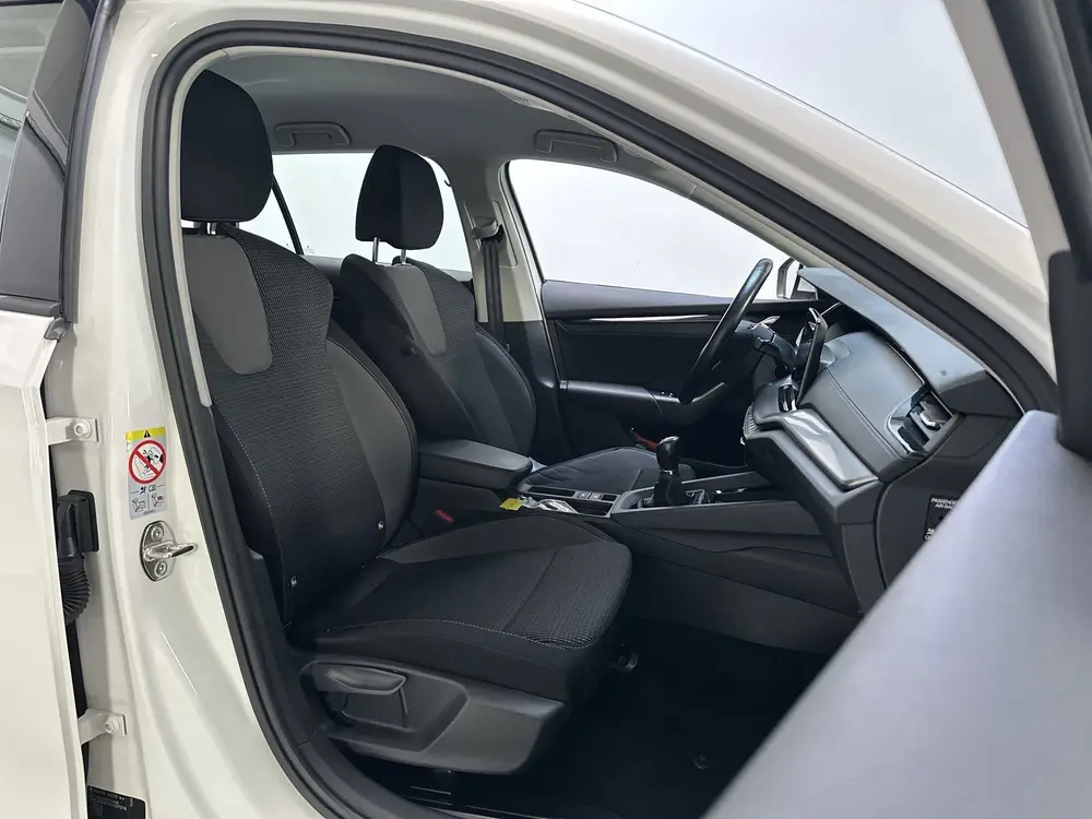 Skoda Octavia 1.0 TSI 110pk Ambition Navigatie Trekhaa uit 2022, foto 5
