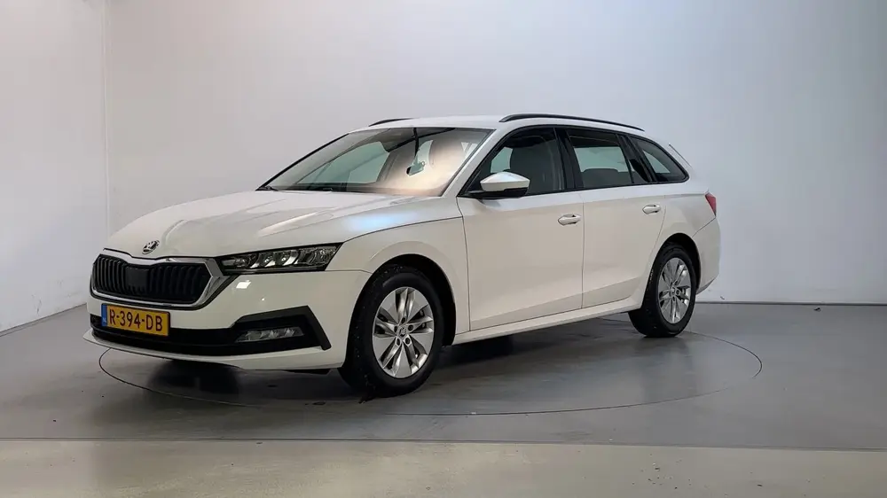 Skoda Octavia 1.0 TSI 110pk Ambition Navigatie Trekhaa uit 2022, foto 8