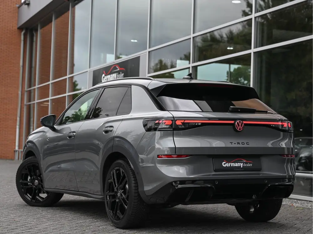 Volkswagen T-Roc 1.5 eTsi R-Line 150pk Pano Trekhaak Keyless uit 2026, foto 2