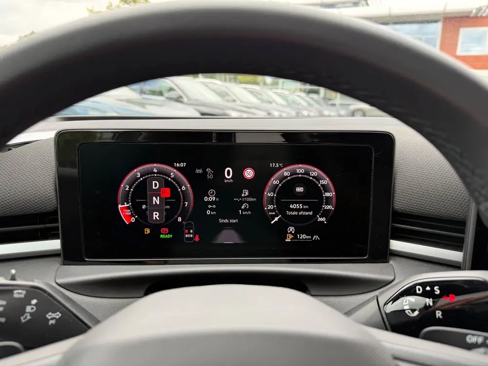 Volkswagen T-Roc 1.5 eTsi R-Line 150pk Pano Trekhaak Keyless uit 2026, foto 20