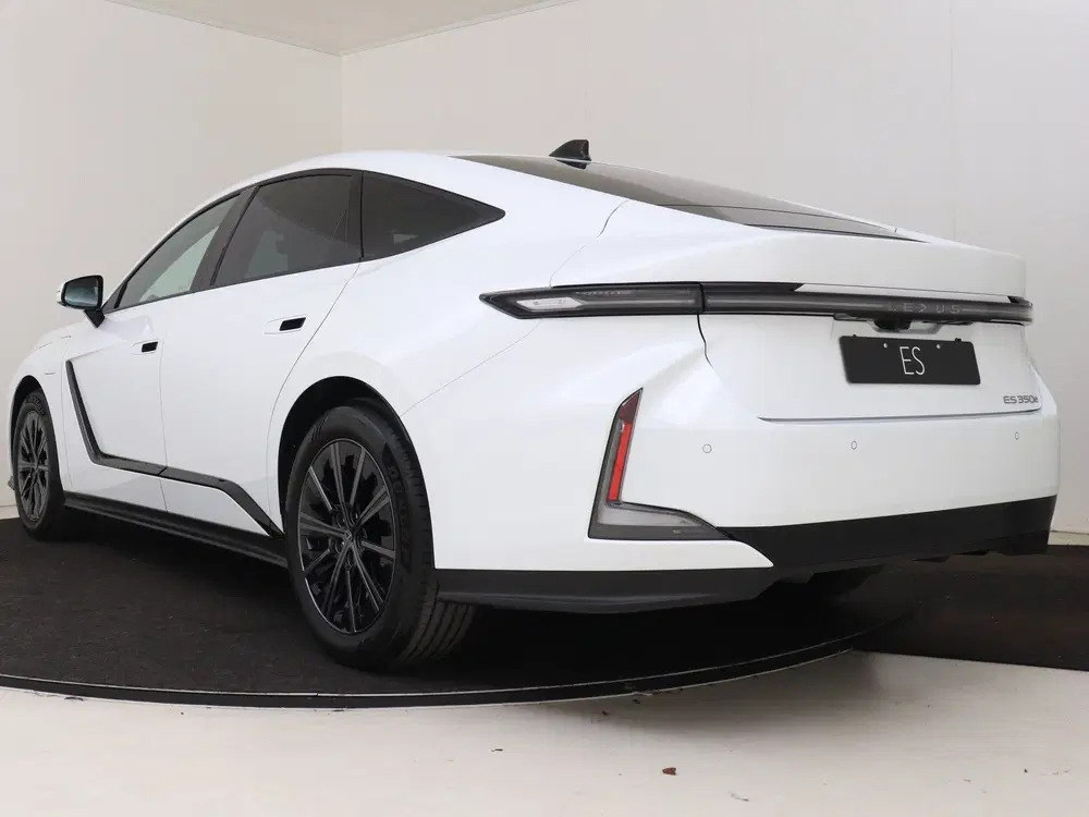 Lexus ES 350e Luxury Line uit 2026, foto 16