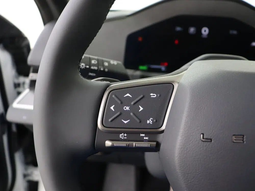 Lexus ES 350e Luxury Line uit 2026, foto 19