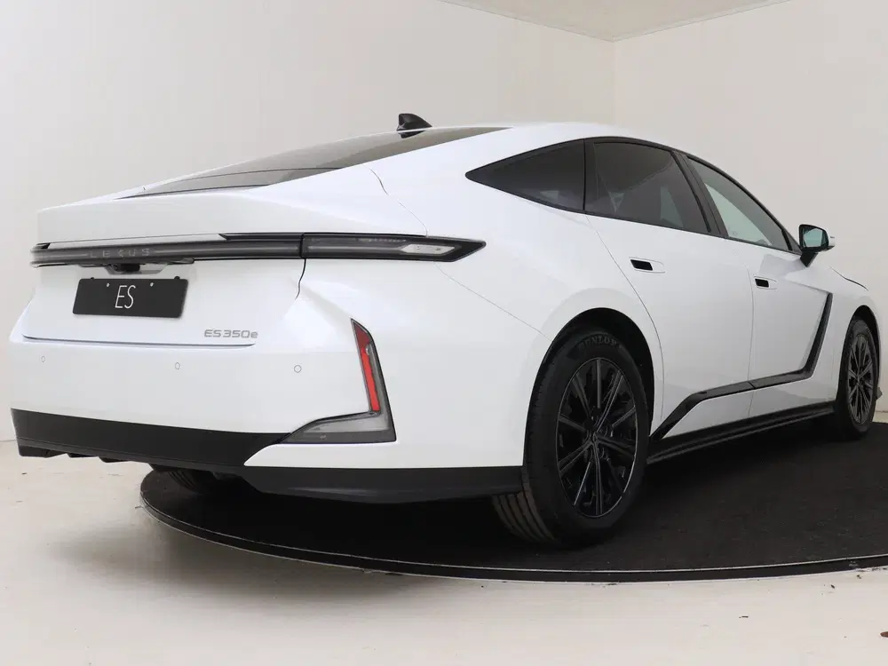 Lexus ES 350e Luxury Line uit 2026, foto 2