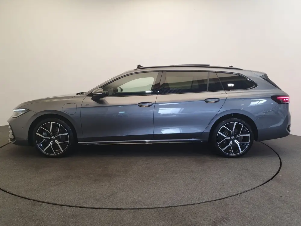 Volkswagen Passat Variant 1.5 eHybrid 272pk DSG/AUT R-Line P uit 2025, foto 2