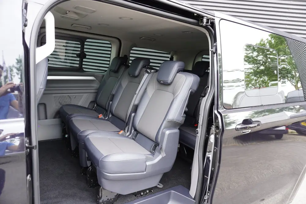 Volkswagen E-Transporter Caravelle 32 L1H1 Style 2 Schuifdeu uit 2025, foto 4