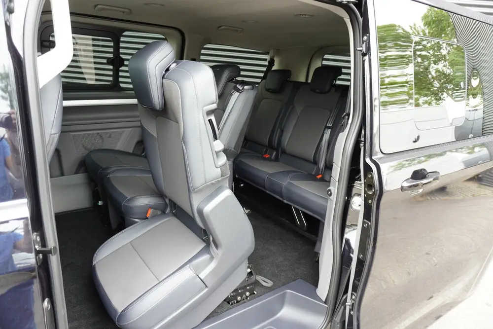 Volkswagen E-Transporter Caravelle 32 L1H1 Style 2 Schuifdeu uit 2025, foto 5