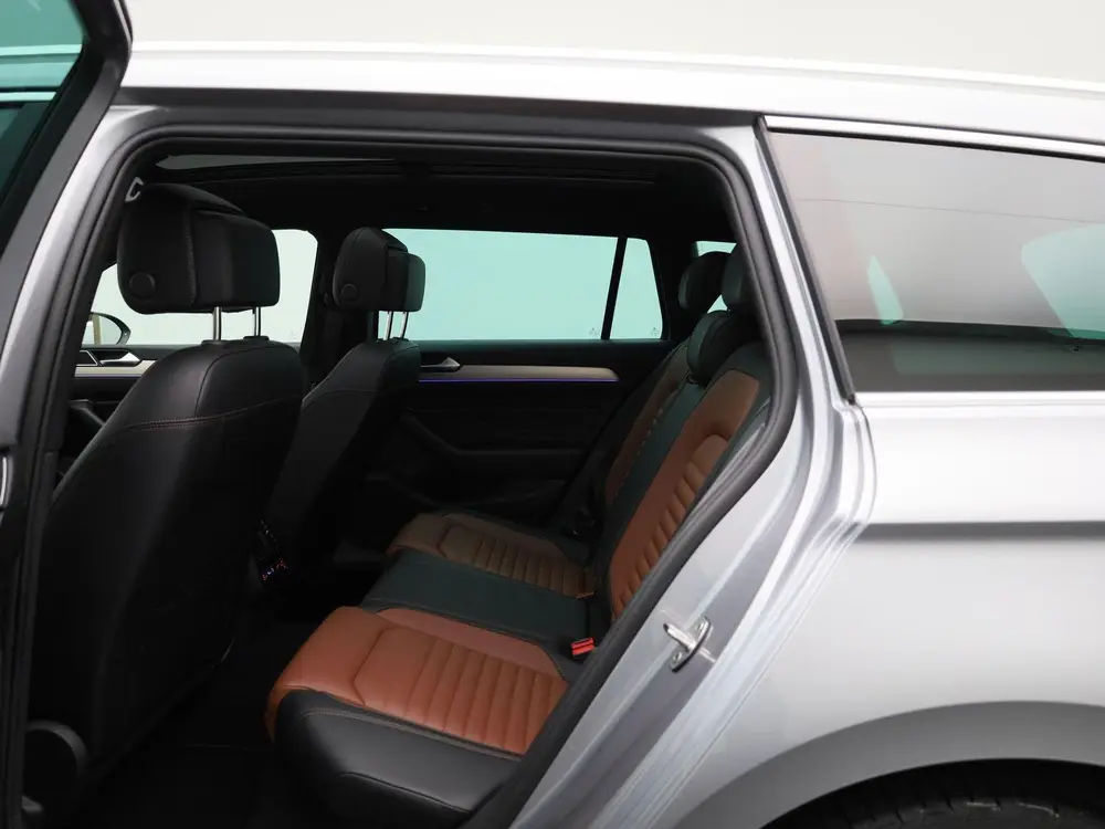 Volkswagen Passat Variant 1.5 TSI OPF DSG7 Elegance Business uit 2022, foto 10