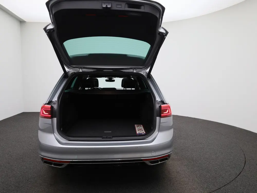 Volkswagen Passat Variant 1.5 TSI OPF DSG7 Elegance Business uit 2022, foto 11