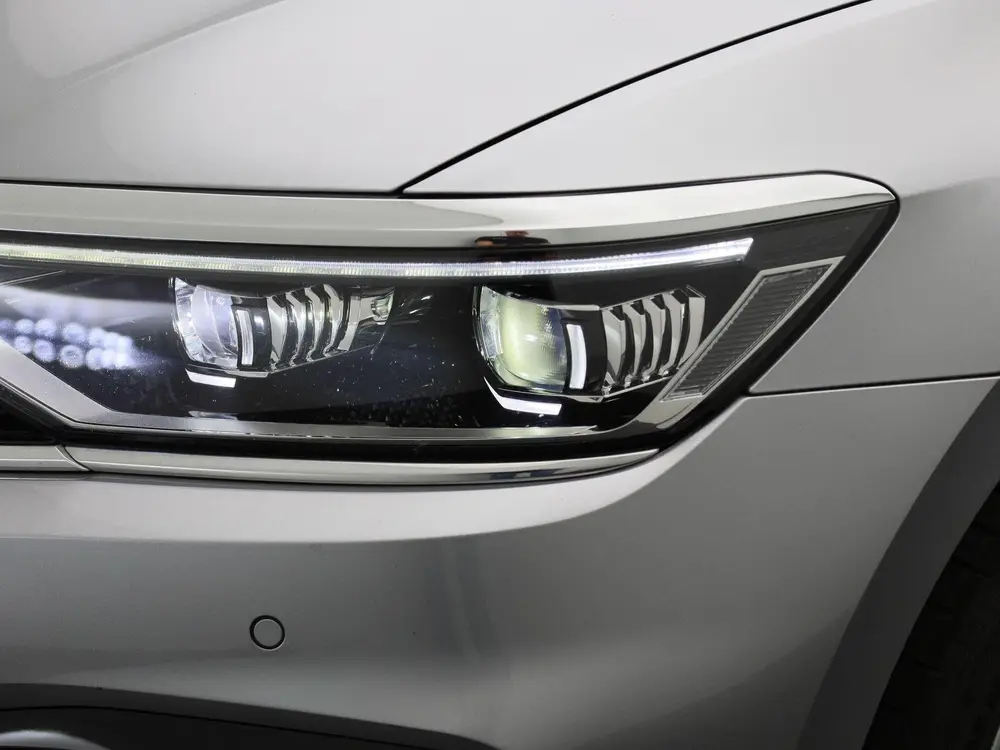 Volkswagen Passat Variant 1.5 TSI OPF DSG7 Elegance Business uit 2022, foto 15