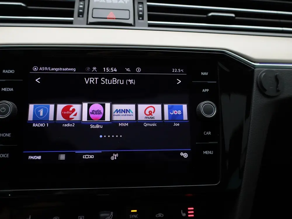 Volkswagen Passat Variant 1.5 TSI OPF DSG7 Elegance Business uit 2022, foto 17
