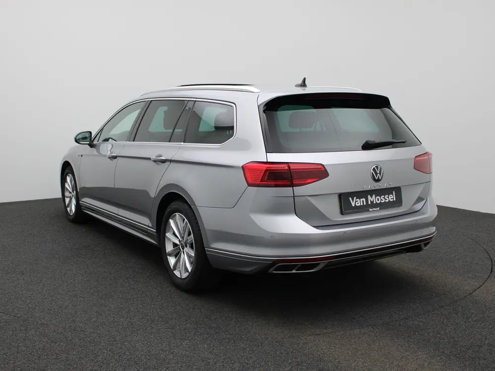 Volkswagen Passat Variant 1.5 TSI OPF DSG7 Elegance Business uit 2022, foto 2
