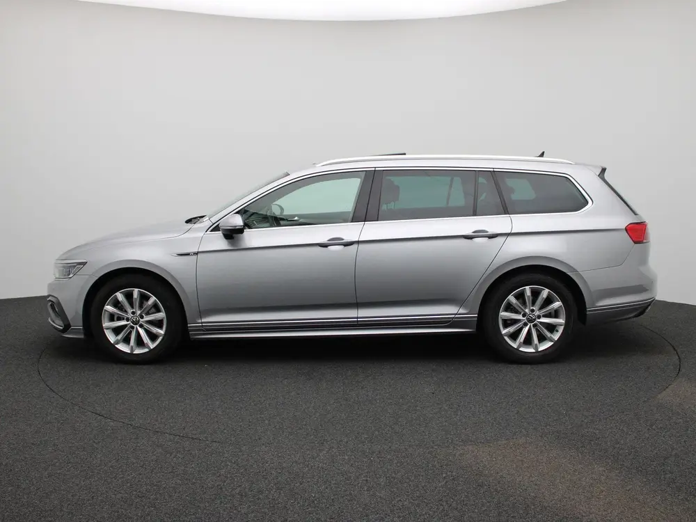 Volkswagen Passat Variant 1.5 TSI OPF DSG7 Elegance Business uit 2022, foto 4