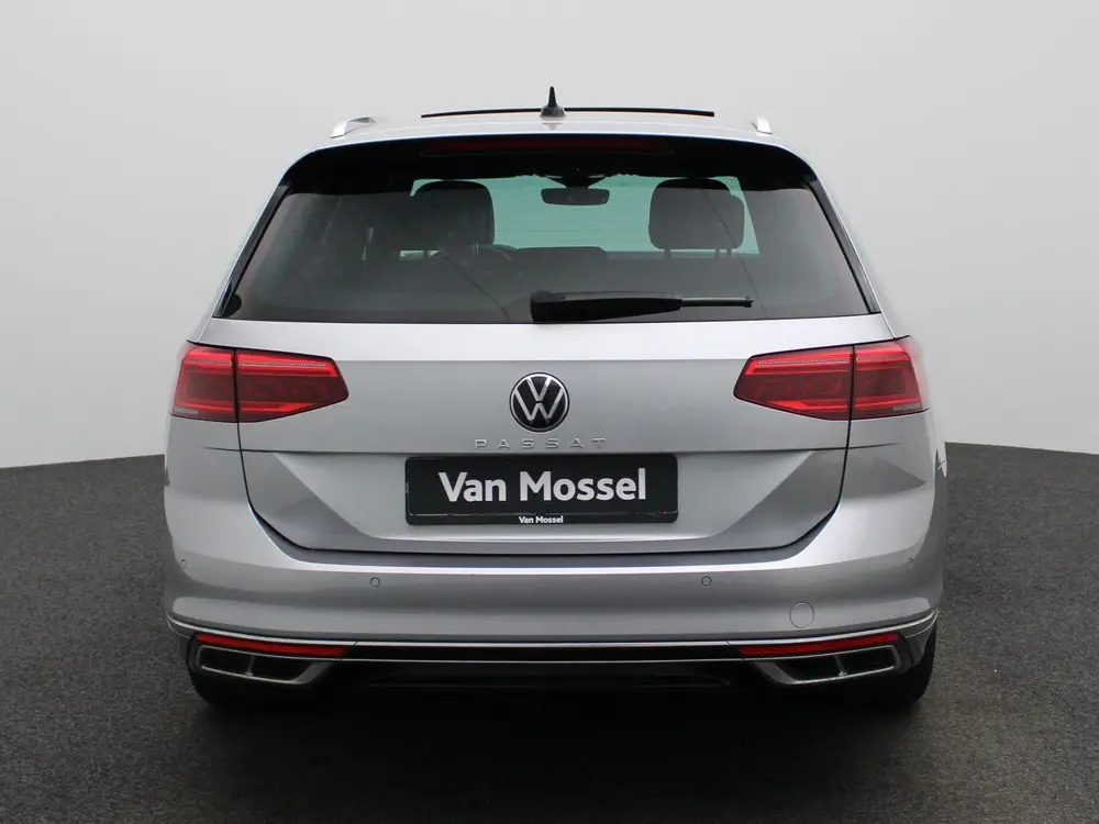 Volkswagen Passat Variant 1.5 TSI OPF DSG7 Elegance Business uit 2022, foto 5