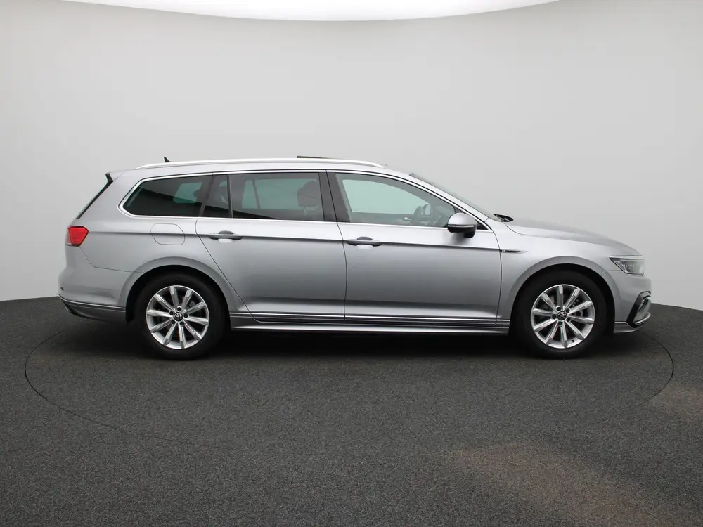 Volkswagen Passat Variant 1.5 TSI OPF DSG7 Elegance Business uit 2022, foto 6
