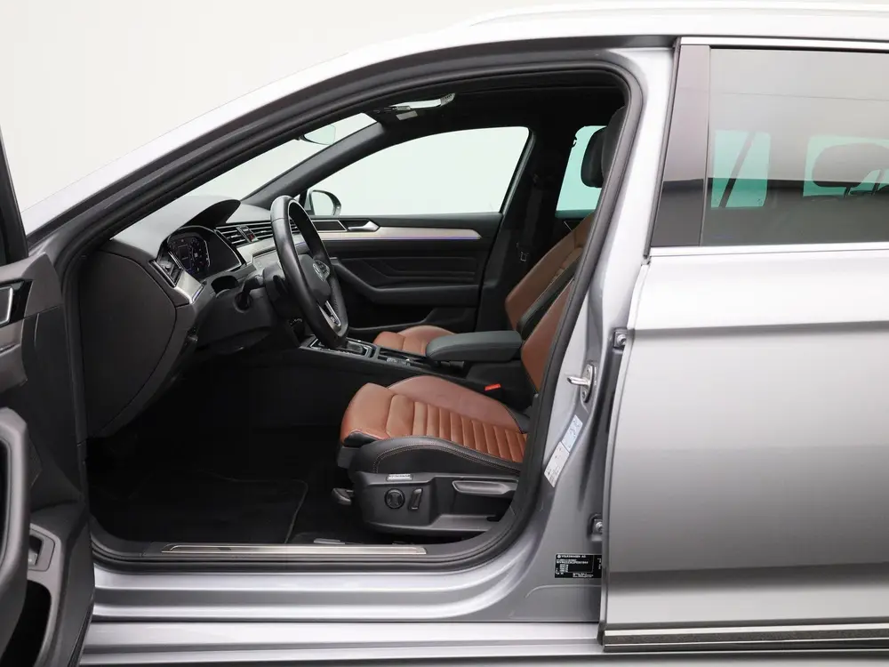 Volkswagen Passat Variant 1.5 TSI OPF DSG7 Elegance Business uit 2022, foto 9