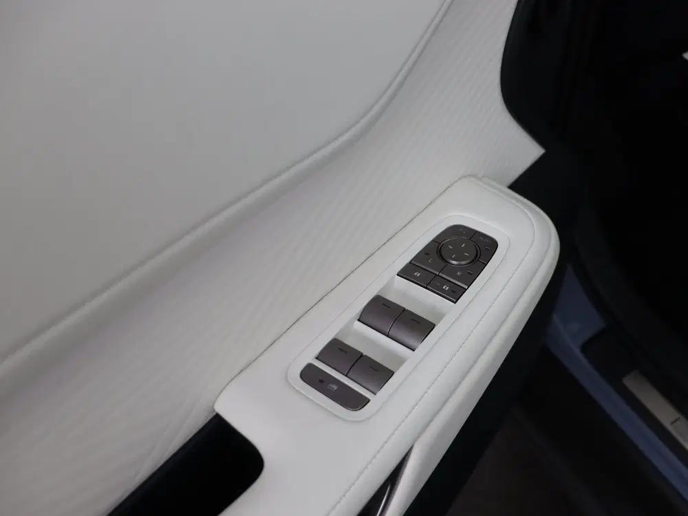 Lexus ES Luxury Line uit 2026, foto 10