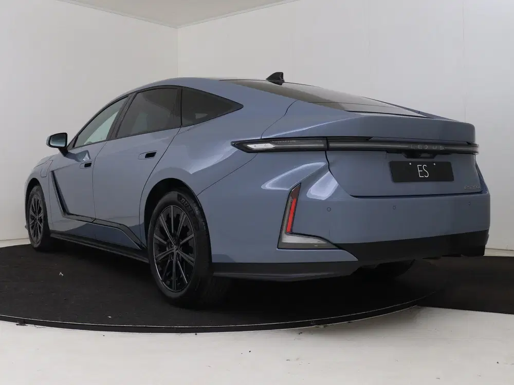 Lexus ES Luxury Line uit 2026, foto 16