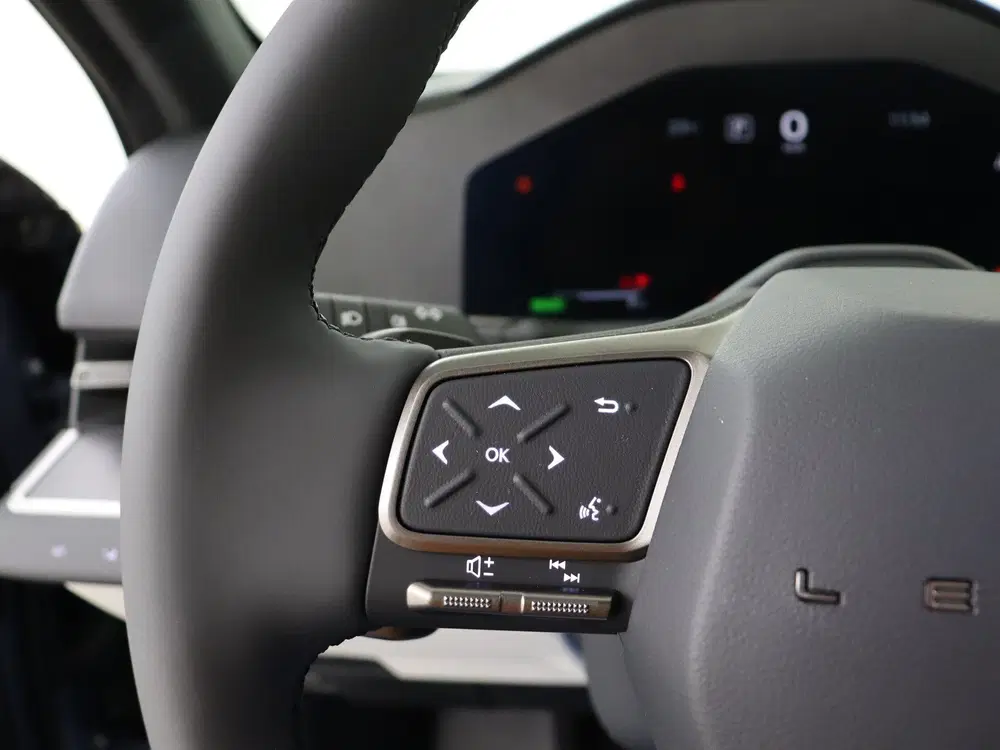 Lexus ES Luxury Line uit 2026, foto 17