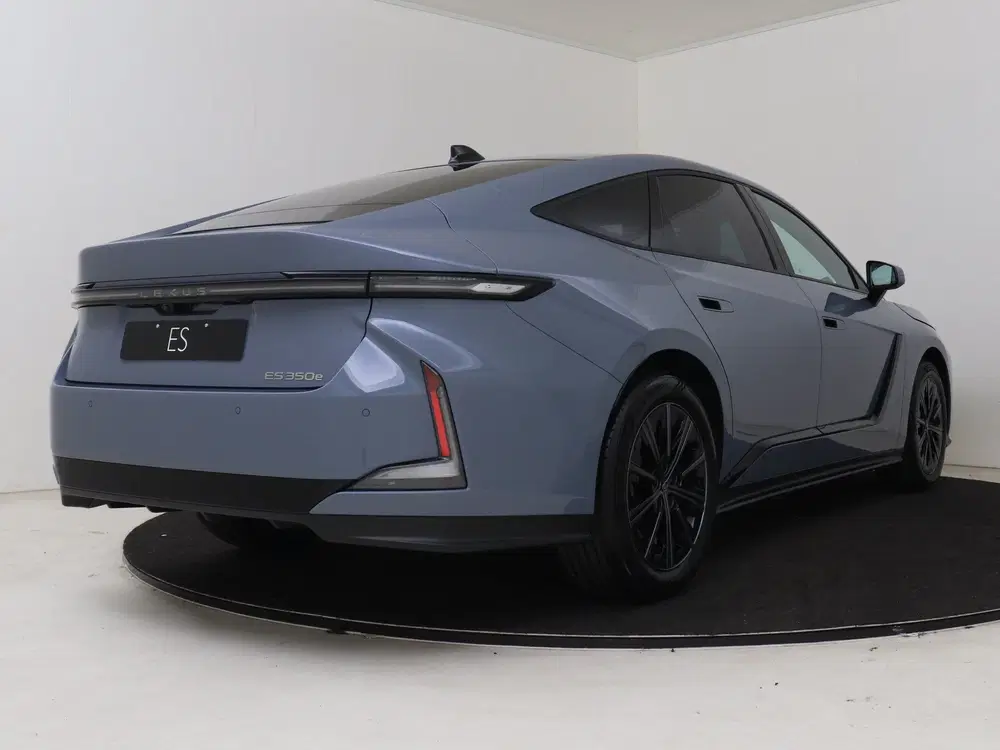Lexus ES Luxury Line uit 2026, foto 2