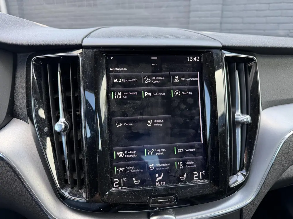 Volvo XC60 2.0 D4 Momentum | Camera | Navigatie | Lederen Be uit 2019, foto 20
