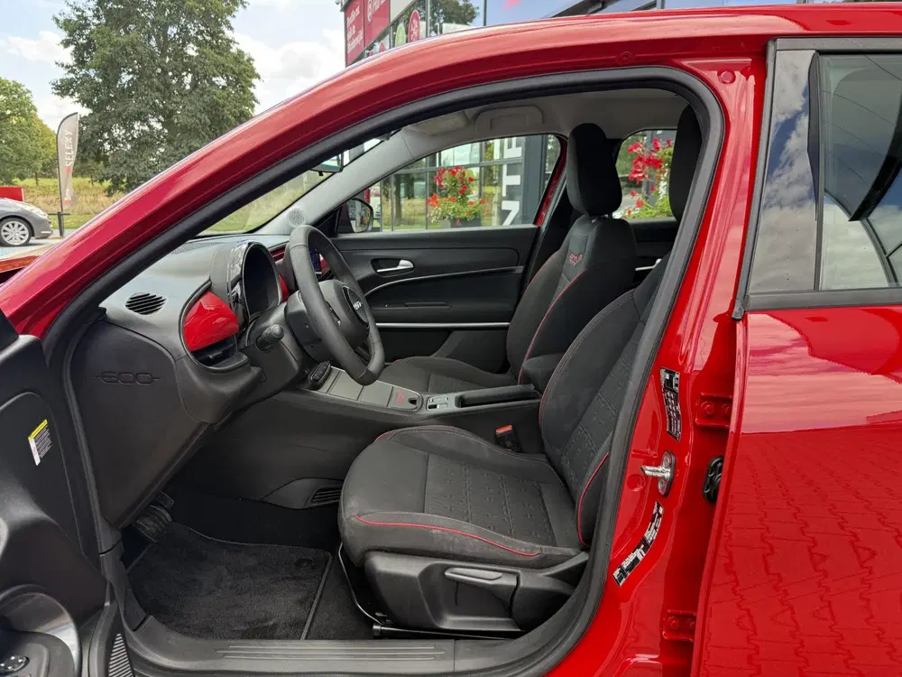 Fiat 600e RED 54 kWh *Cruise Control & LED* uit 2024, foto 9