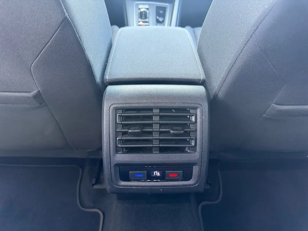 Volkswagen Golf 1.5 eTSI R-Line AUTOMAAT/AMBIANCE/ACC/ASSIST uit 2020, foto 18