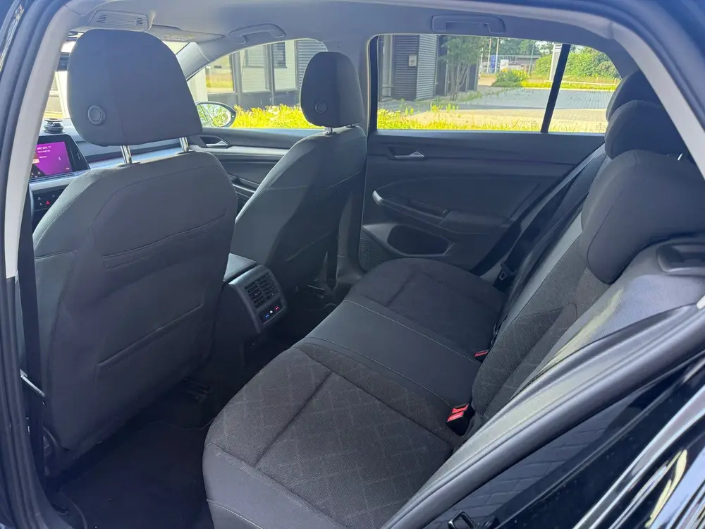 Volkswagen Golf 1.5 eTSI R-Line AUTOMAAT/AMBIANCE/ACC/ASSIST uit 2020, foto 9